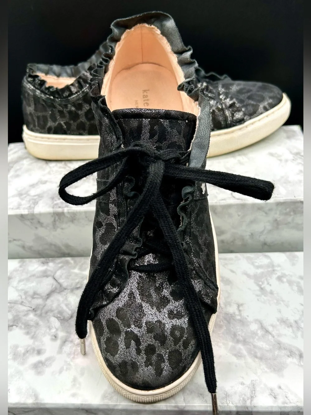 KATE SPADE Lynn  Speakers Metallic Leopard Print  Leather. Size 8.5 M